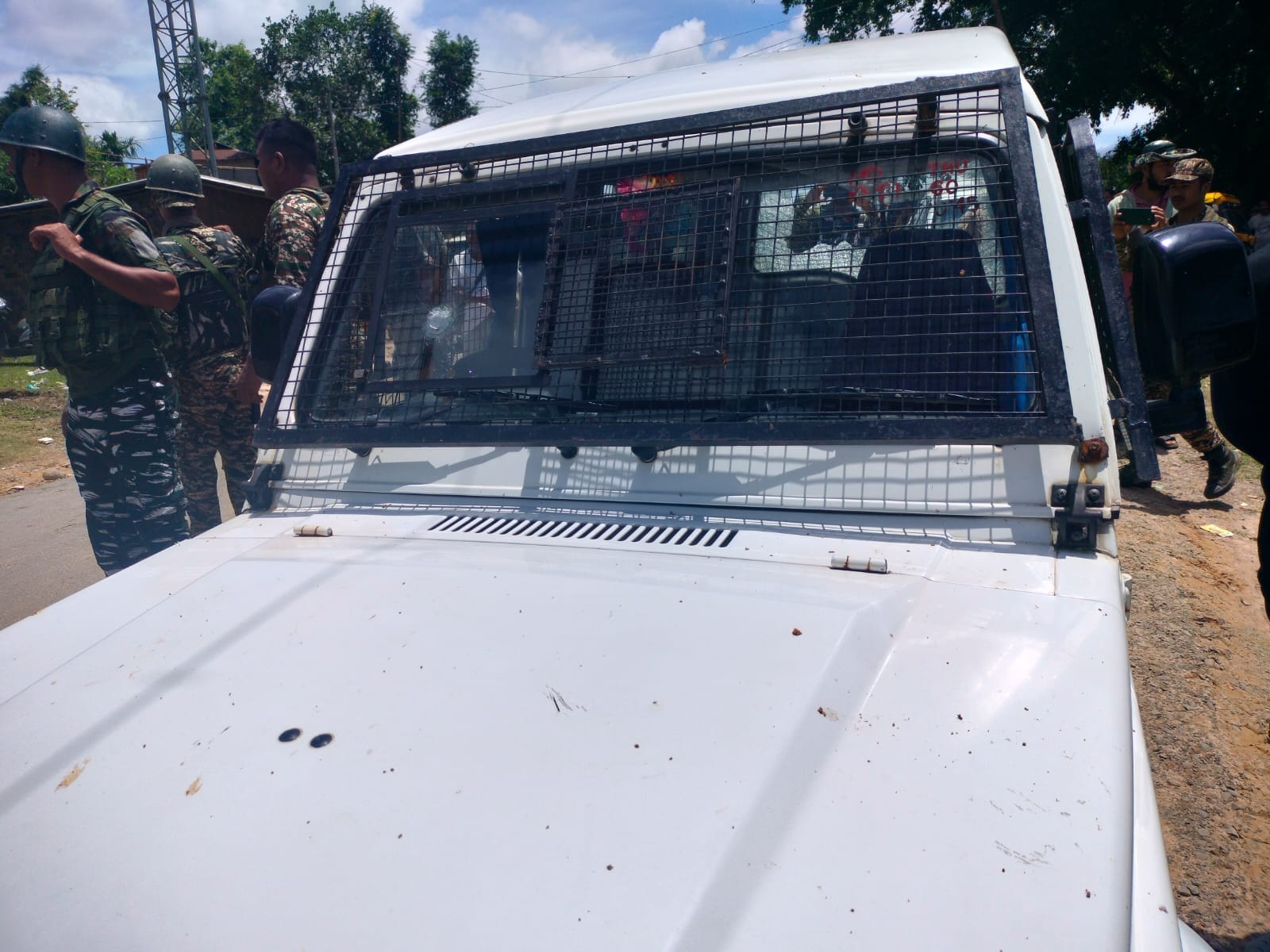 Photo of मणिपुर के जिरीबाम में सुरक्षाबलों पर घात लगाकर हमला: उग्रवादियों की फायरिंग में एक CRPF जवान की मौत