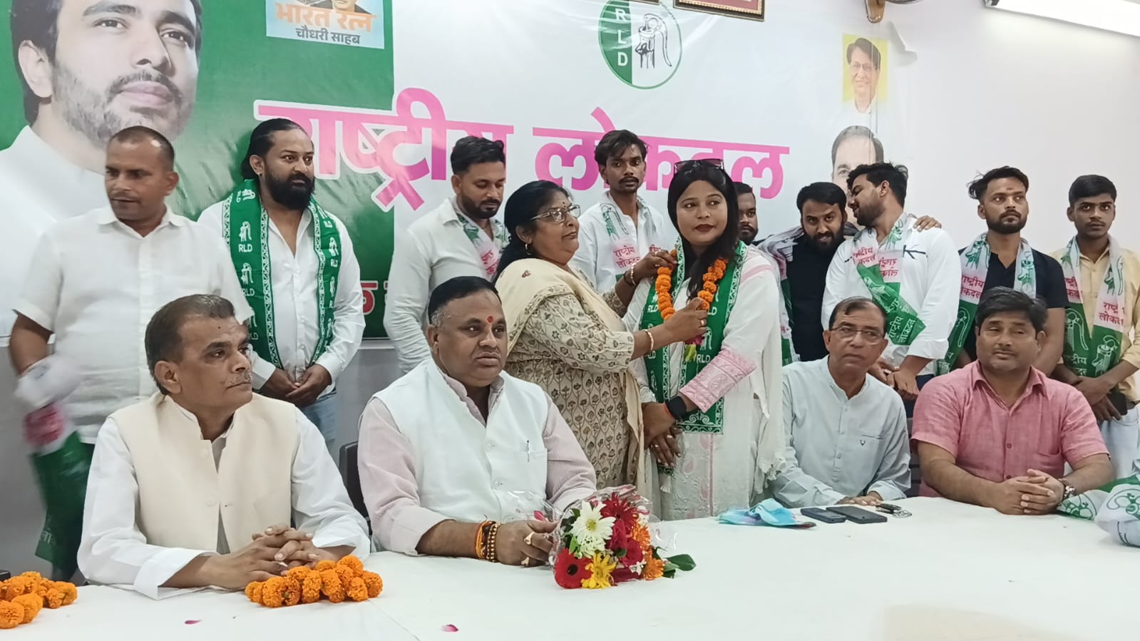 Photo of समाजसेविका नम्रता शुक्ला का राष्ट्रीय लोकदल में स्वागत, महिला सशक्तिकरण के लिए उठाएंगी आवाज़