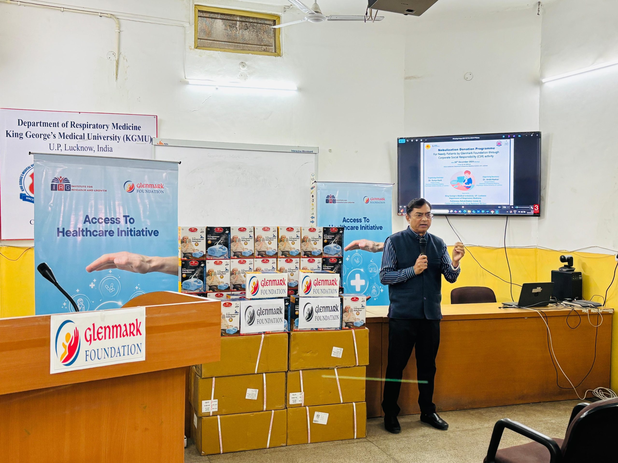 Photo of K.G.M.U. के रेस्पिरेटरी मेडिसिन विभाग को दान में मिले 100 नेबुलाइजर