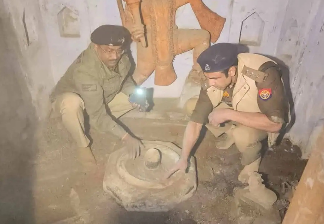 Photo of संभल में 46 साल बाद खुला महादेव का दरबार, गिरा दी गई अतिक्रमण वाली दीवार