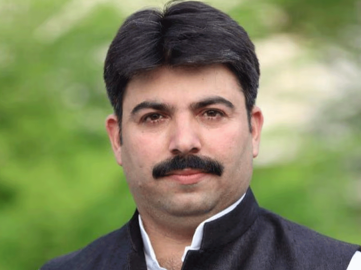 Photo of देवरिया हत्या कांड पर भड़के विधायक शलभ मणि, पुलिस को लगाई फटकार