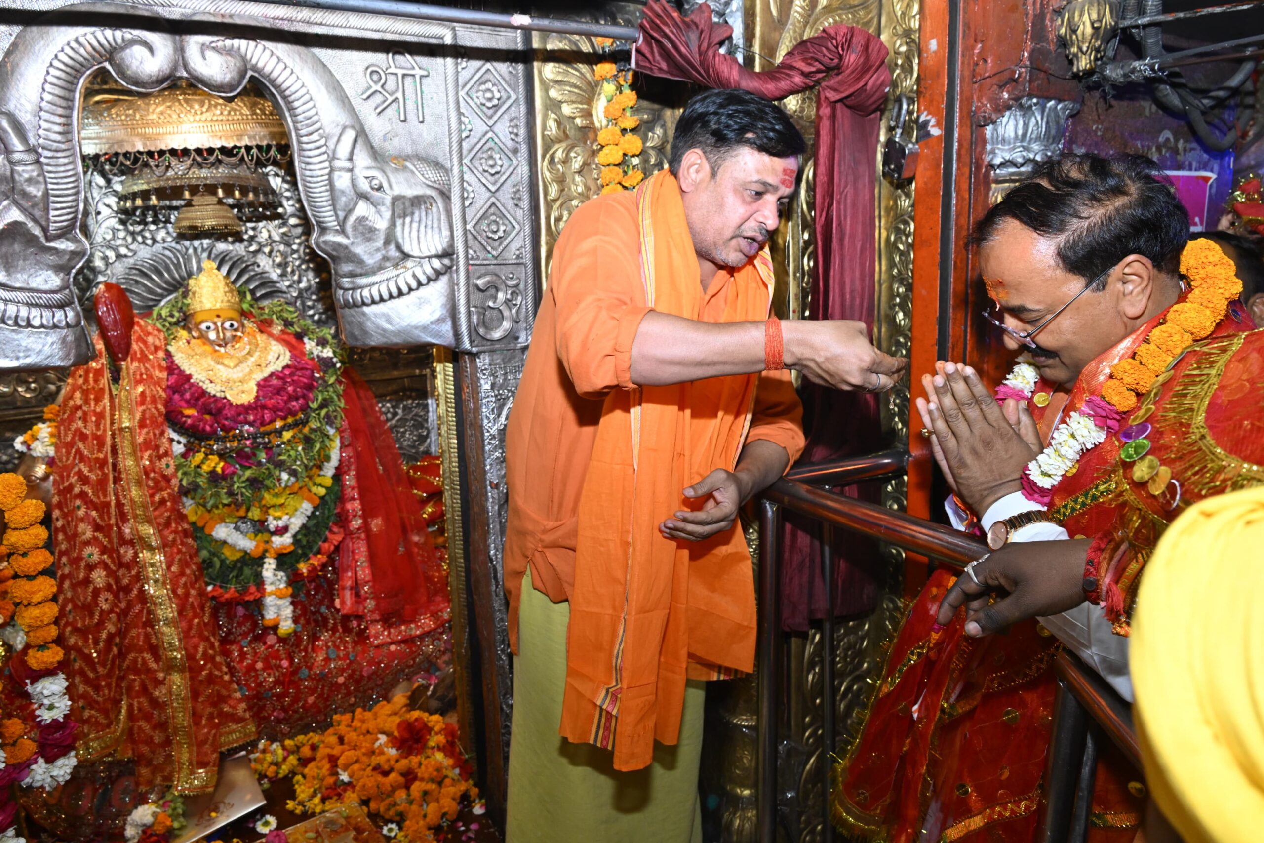 Photo of उप मुख्यमंत्री केशव प्रसाद मौर्य ने कड़ा वासिनी शीतला माता के दर्शन पूजन कर लोक कल्याण की कामना की