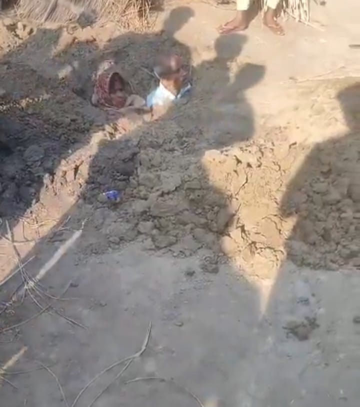 Photo of देवरिया: दलित दंपत्ति ने भू-समाधि लेने की कोशिश, भूमि विवाद में प्रशासन पर गंभीर आरोप