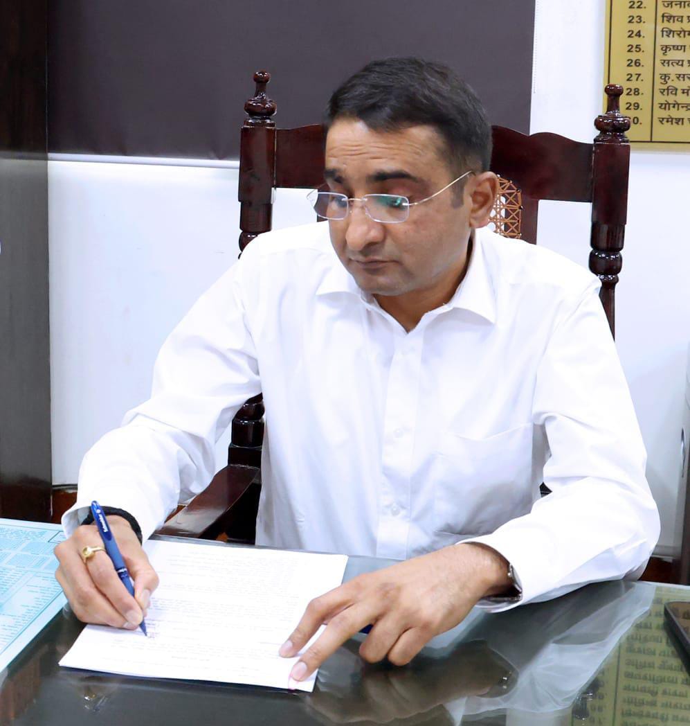 Photo of विशाल सिंह ने निदेशक सूचना का कार्यभार संभाला, विभागीय अधिकारियों को दिए कार्यदिशा के निर्देश