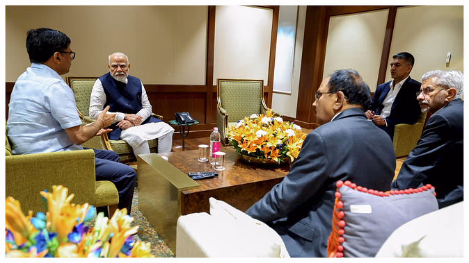 Photo of पहलगाम आतंकी हमला: सरकार अलर्ट पर, पीएम मोदी दौरा छोड़ लौटे