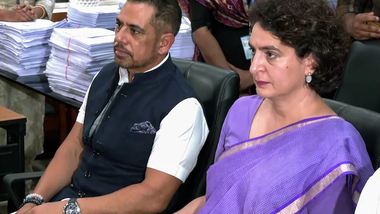 Photo of रॉबर्ट वाड्रा का विवादित बयान: “हिंदू-मुस्लिम की बातें कर रही सरकार, इसलिए हो रहे टेरर अटैक