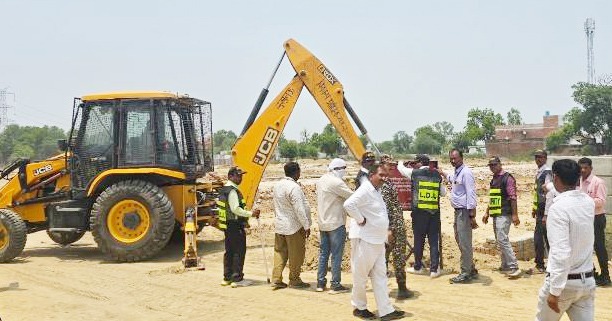 Photo of चिनहट में गरजा एलडीए का बुलडोजर