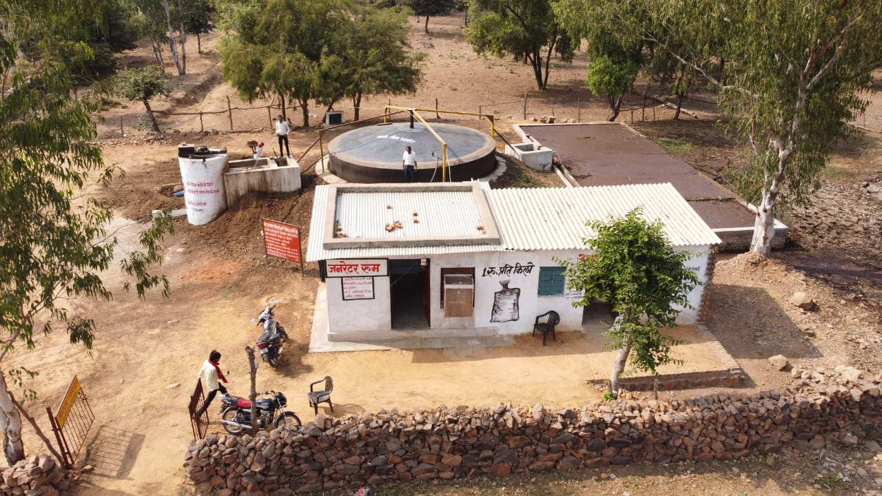 Photo of ललितपुर का कारीपहाड़ी बना स्वच्छ ऊर्जा का मॉडल गाँव