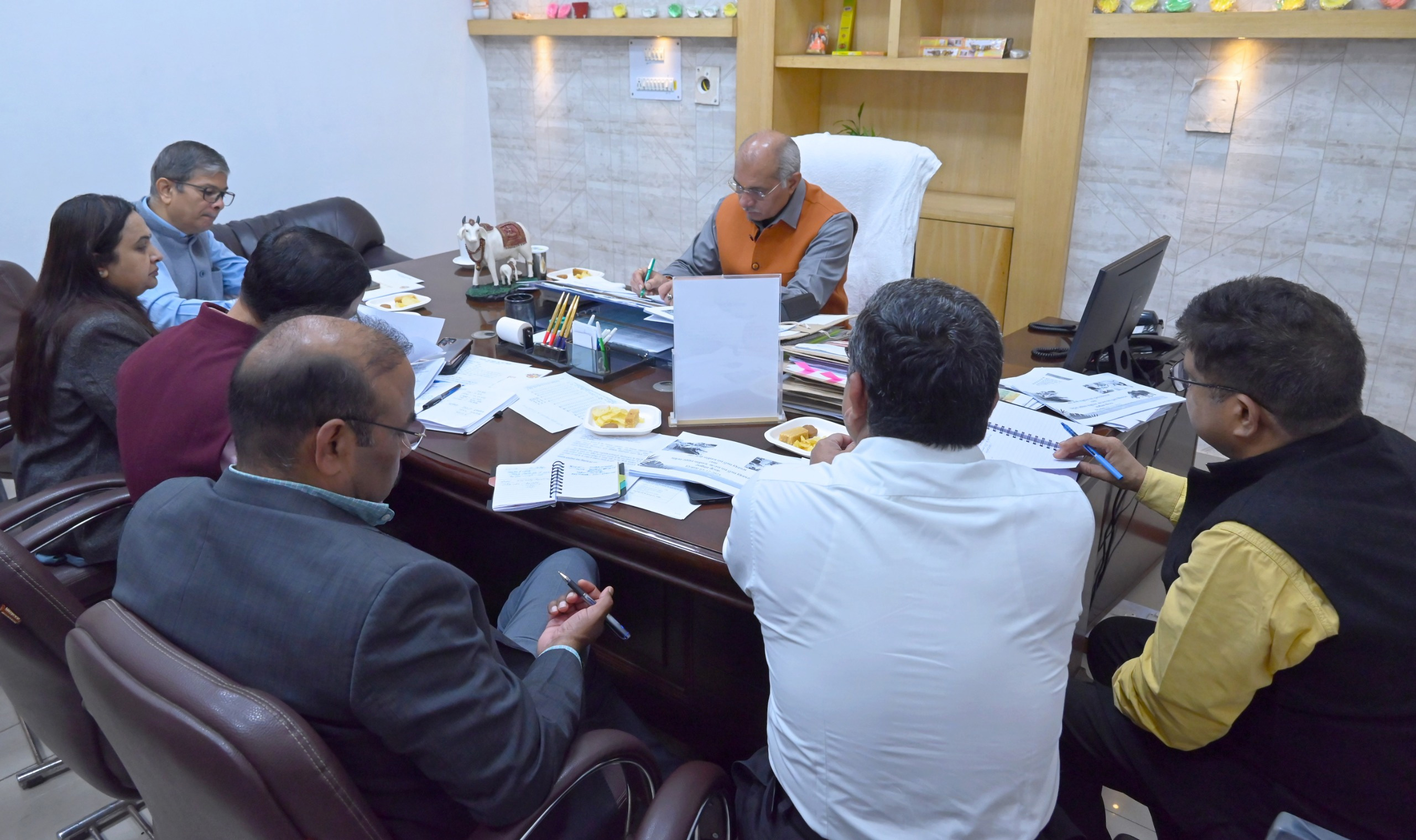 Photo of अधिकारी नियमित रूप से गोशालाओं का निरीक्षण करें