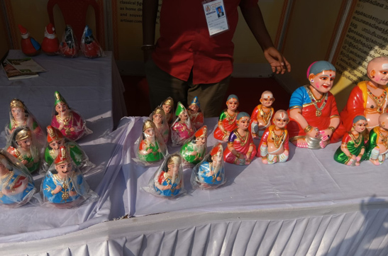 Photo of थंजावुर की ‘थलैयाट्टी बोम्मई’ कला ने मोहा मन