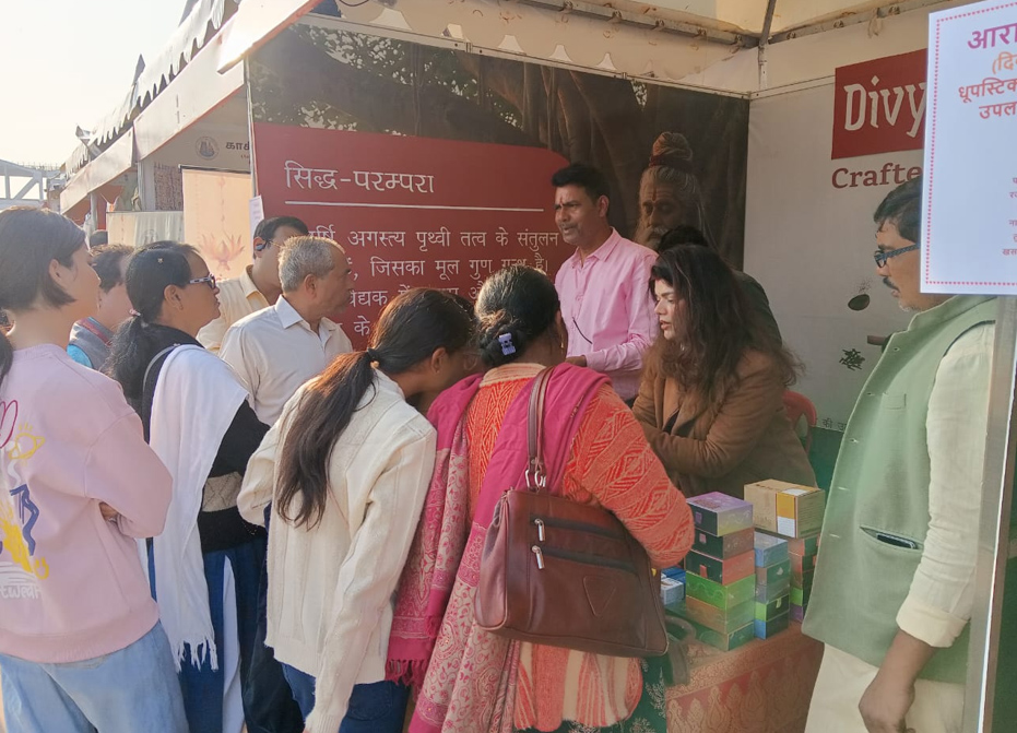 Photo of मंदिरों के फूलों को रिसाइकल कर 16 राज्यों तक पहुँचा रही हैं ‘सनातन सुगंध’