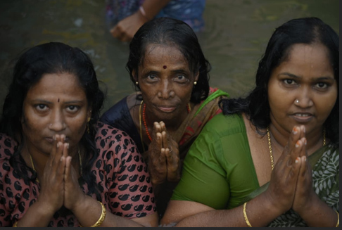 Photo of काशी तमिल संगमम् 4.0: हनुमान घाट पर महिला दल ने किया गंगा स्नान