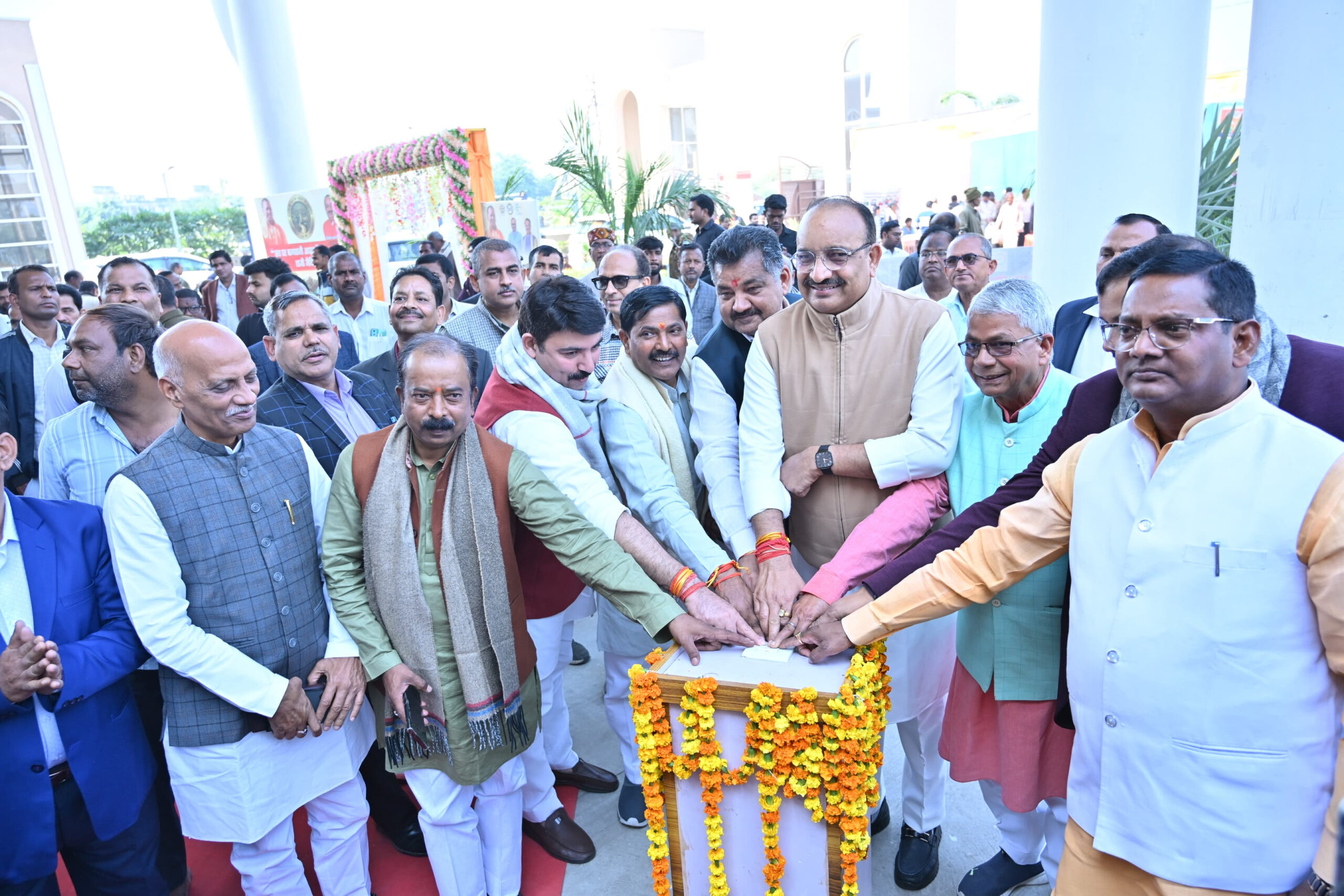 Photo of गोरखपुर में रूफटॉप गार्डेनिंग योजना का शुभारंभ एवं परियोजनाओं का लोकार्पण–शिलान्यास