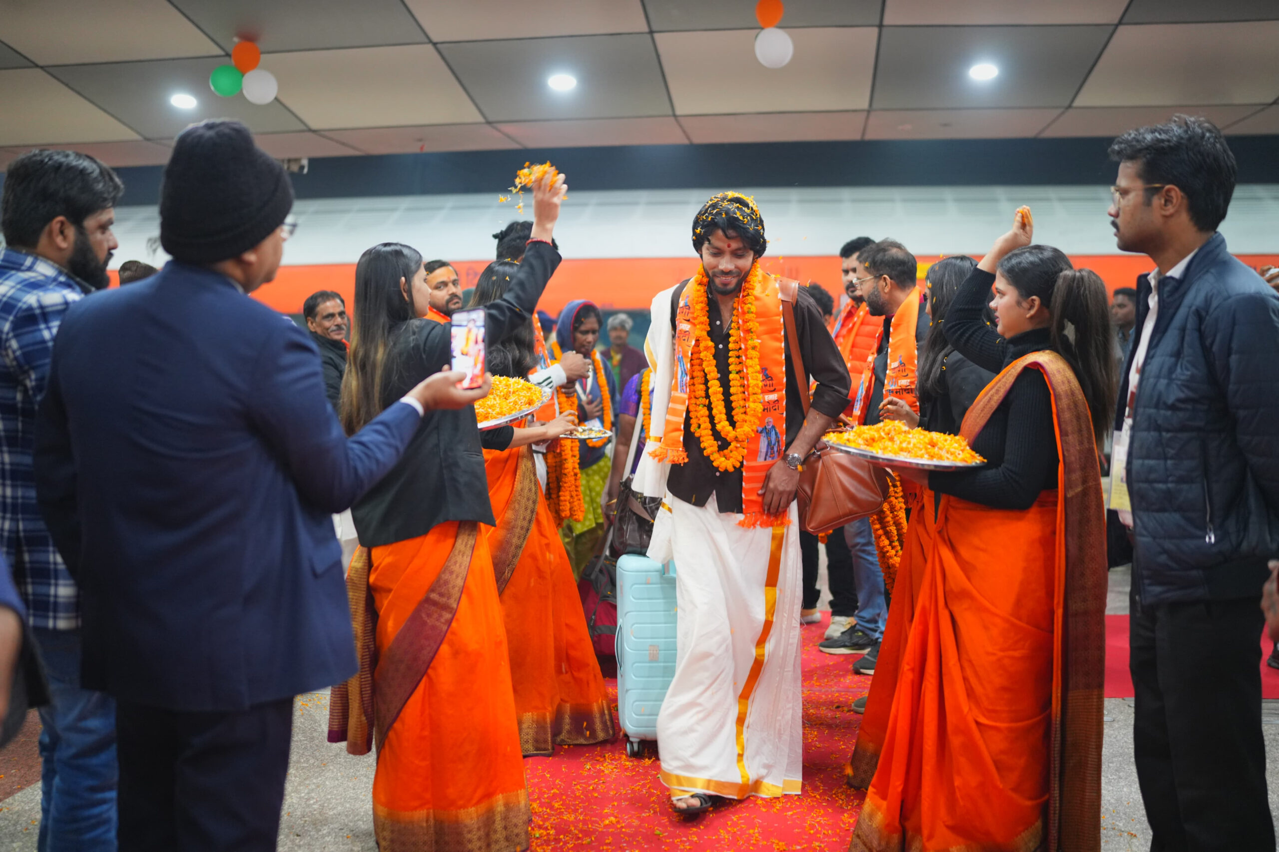 Photo of “काशी तमिल संगमम् में तमिल दल का भव्य स्वागत”