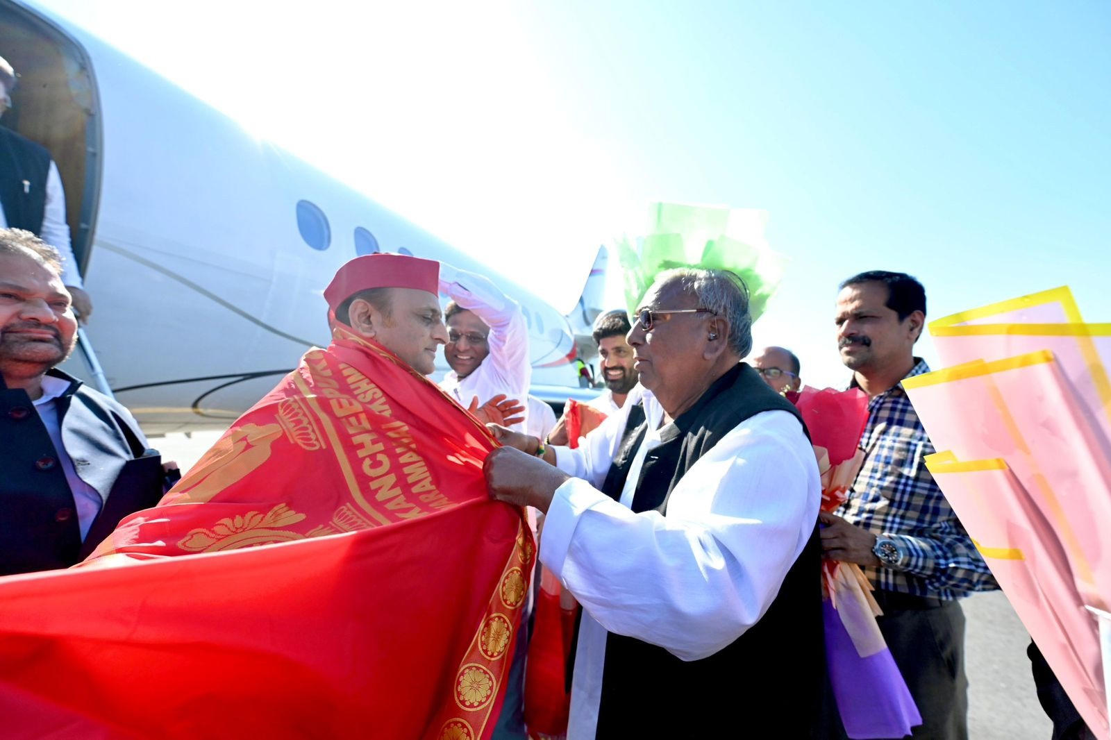 Photo of हैदराबाद पहुंचे अखिलेश यादव, ‘विजन इंडिया: एआई समिट’ में होंगे शामिल