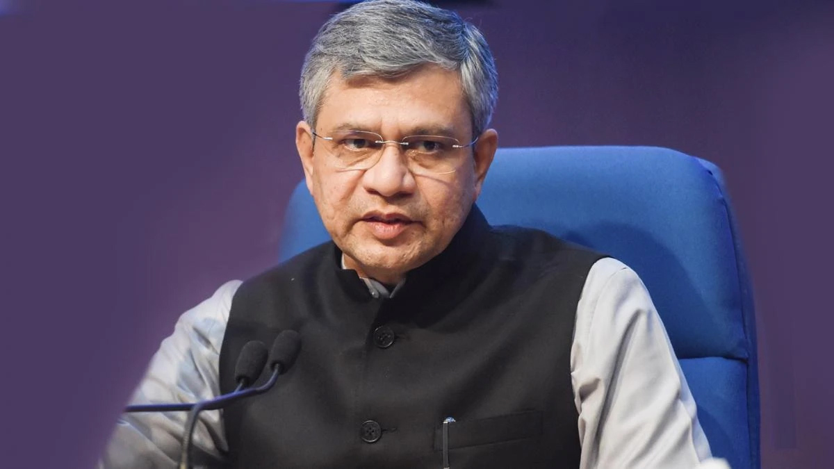 Photo of फर्जी खबरें लोकतंत्र के लिए ख़तरा: सूचना एवं प्रसारण मंत्री