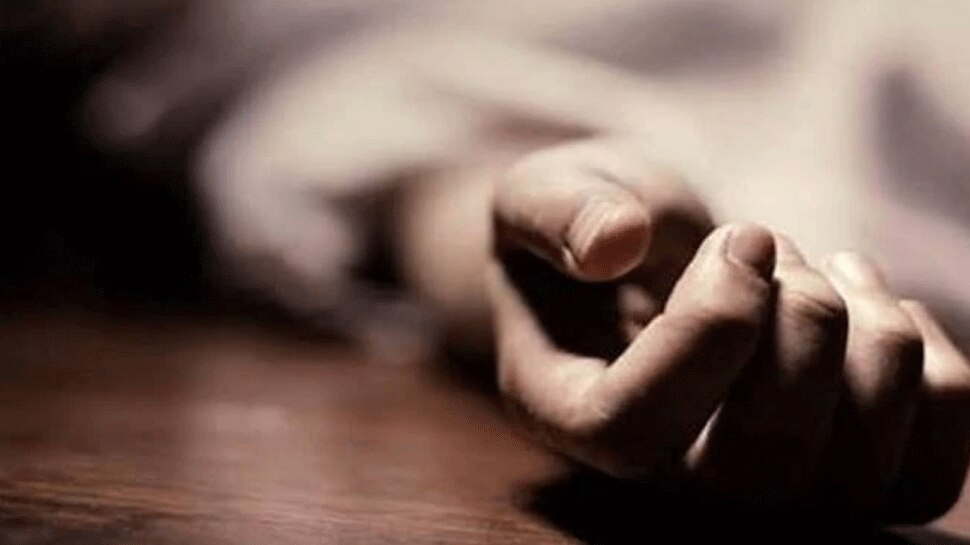 Photo of पत्नी से विवाद के तनाव में सफाईकर्मी ने फांसी लगाकर जान दी