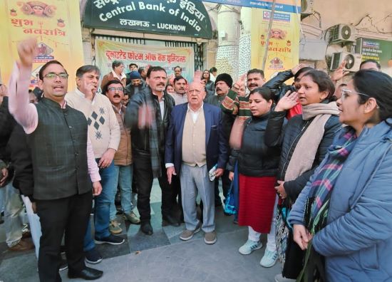 Photo of पांच दिवसीय बैंकिंग के समर्थन में बैंककर्मियों ने प्रदर्शन एवं सभाएं की