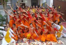 Photo of वासन्तिका उत्सव में नृत्यांगनाओं ने नृत्य के माध्यम से सरस्वती जी को पुष्पांजलि अर्पित की