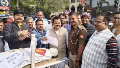 Photo of सोना-चांदी की कीमतों में बेतहाशा बढ़ोतरी से सर्राफा व्यापार वेंटिलेटर पर, सरकार के खिलाफ निकाली ‘वेंटीलेटर यात्रा’