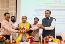 Photo of कवियों ने महफिल लूटी, व्यंग्य में झलकी सियासत की कड़वी सच्चाई