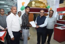 Photo of चार नए आधार काउंटर, लेकिन क्या खत्म होगी लंबी कतारें ?