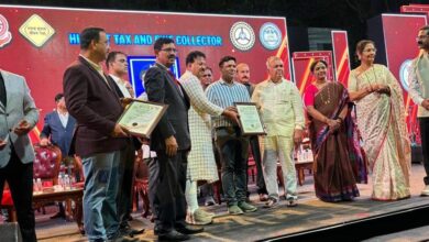 Photo of बेंगलुरु में सड़क सुरक्षा सम्मान से नवाजे गए यूपी के अधिकारी