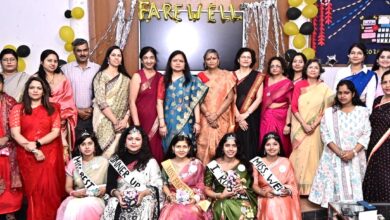 Photo of नवयुग महाविद्यालय में भावनाओं से भरी विदाई—बी.एससी. छात्राओं ने रचा यादगार पल