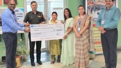 Photo of शहीद के सम्मान में एसबीआई का बड़ा कदम: परिवार को सौंपा 1 करोड़ का बीमा चेक