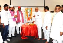 Photo of चौधरी चरण सिंह को सपा नेताओं ने दी श्रद्धांजलि