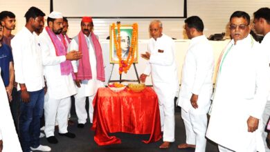 Photo of चौधरी चरण सिंह को सपा नेताओं ने दी श्रद्धांजलि