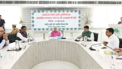 Photo of “कमरे में भाषण बंद करें, किसानों की चौखट पर ले जाएं तकनीक”- राज्यपाल आनंदीबेन पटेल