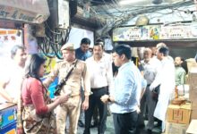 Photo of आगरा ड्रग मार्केट में FSDA का महा-ऑपरेशन; ₹63 लाख की नकली व सरकारी दवाएं जब्त, 3 FIR दर्ज