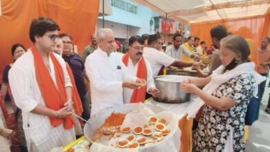Photo of बड़ा मंगल पर भक्तिमय हुई राजधानी: सपा मुख्यालय में हनुमान जी की विशेष पूजा