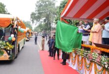 Photo of यूपी में परिवहन क्रांति! सीएम योगी ने दिखाई 45 इलेक्ट्रिक बसों को हरी झंडी, अब लखनऊ से जेवर एयरपोर्ट का सफर होगा सुपरफास्ट!
