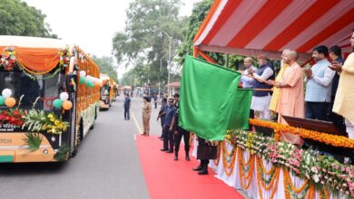 Photo of यूपी में परिवहन क्रांति! सीएम योगी ने दिखाई 45 इलेक्ट्रिक बसों को हरी झंडी, अब लखनऊ से जेवर एयरपोर्ट का सफर होगा सुपरफास्ट!