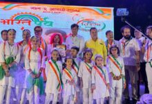 Photo of आसमान में उड़े 80 तिरंगे गुब्बारे,