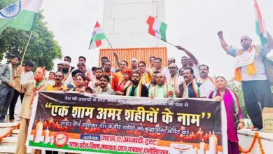 Photo of शहीद स्मारक पर जली 80 मोमबत्तियां, अमर शहीदों को भावभीनी श्रद्धांजलि