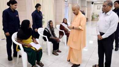 Photo of जनता के बीच योगी